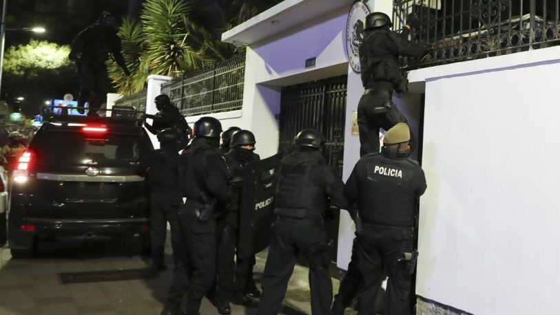 Ecuador invadió la embajada de México en Quito y se rompieron las relaciones diplomáticas