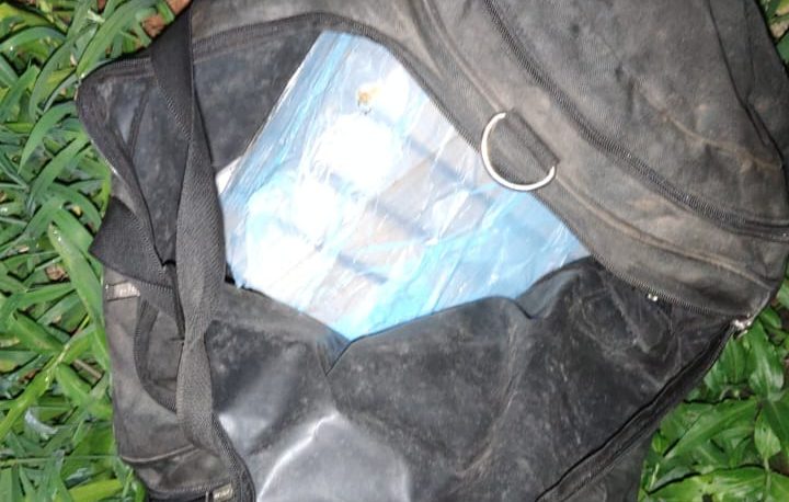 Encontraron un bolso con marihuana en una zona de malezas