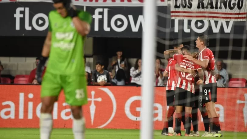 De “puntazo”, el golazo de Thiago Palacios en la goleada de Estudiantes