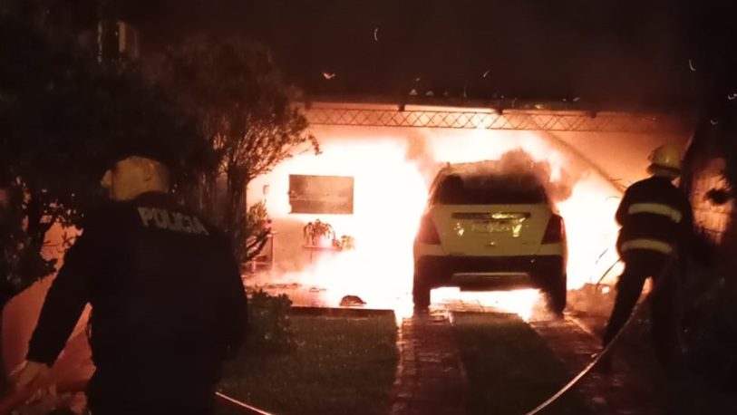 Incendio de camioneta Chevrolet Tracker en 25 de Mayo