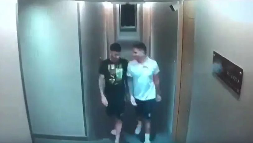 Un video muestra como salían de la habitación los jugadores de Vélez