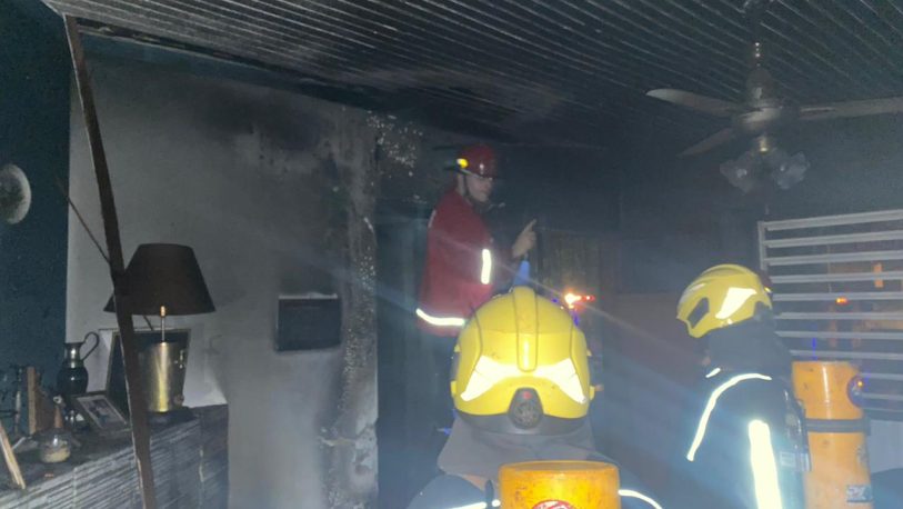 Incendio en vivienda de Oberá: daños materiales sin heridos