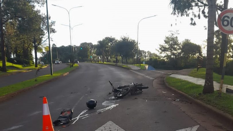 Oberá: motociclista perdió la vida al chocar una palmera