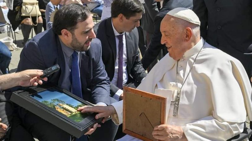 El intendente Sebely viajó al Vaticano a ver al Papa