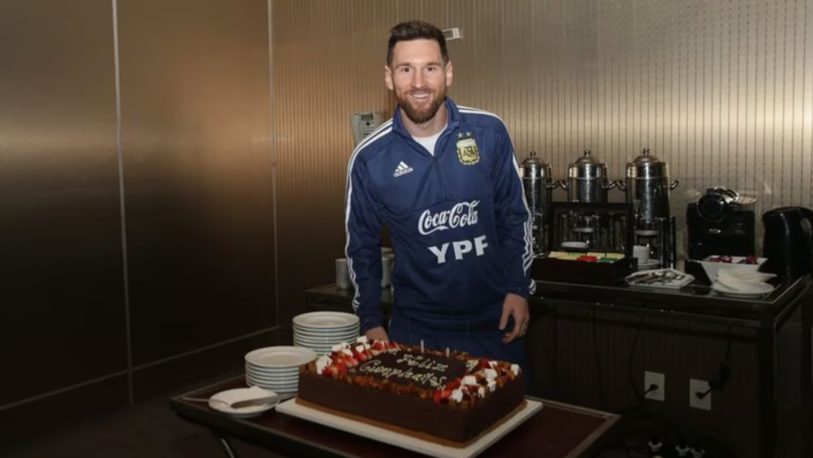 Messi festeja sus 37 años en la concentración de la Selección argentina
