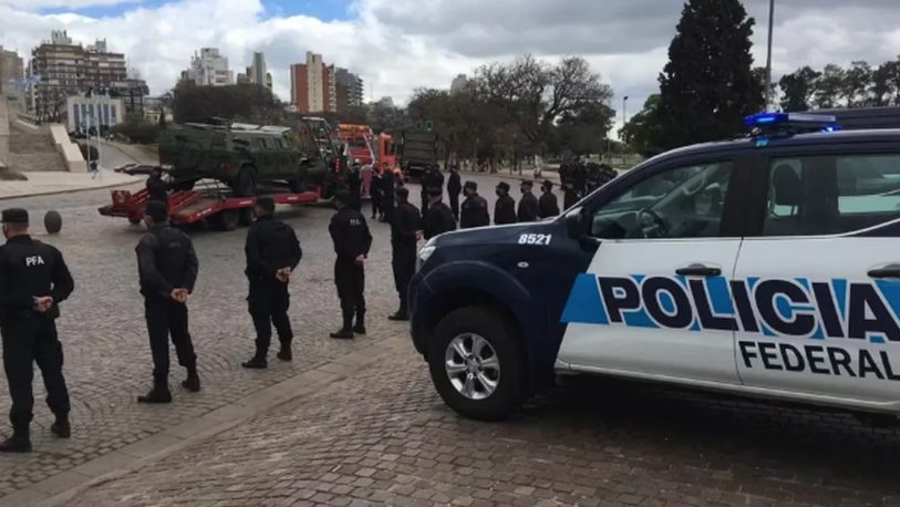 Rosario: al menos 27 policías se intoxicaron con hamburguesas en un comedor y fueron internados de urgencia