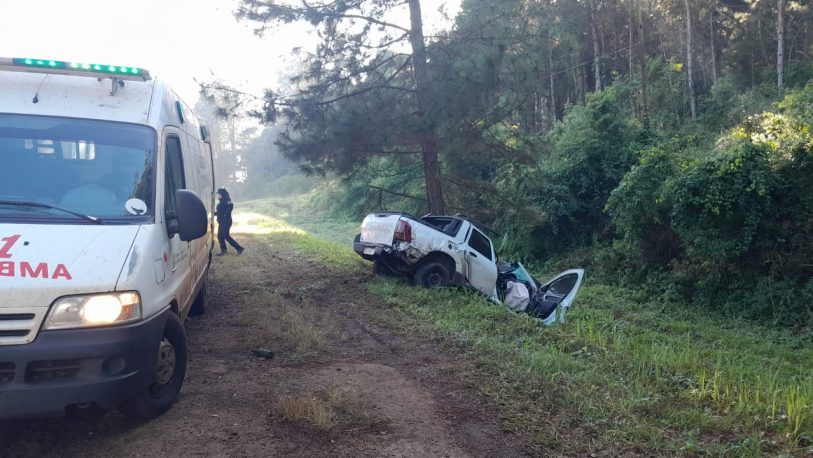 Una mujer perdió la vida luego de despistar con su vehículo en Caraguatay