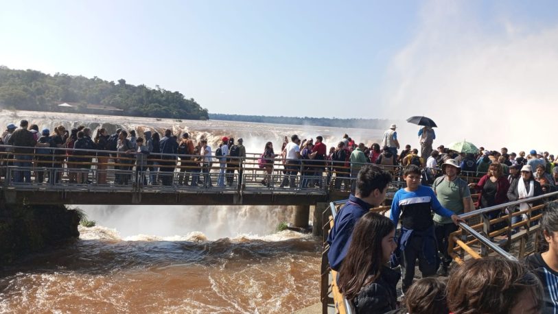 Turismo: Gran cantidad de turistas en el parque y ocupación hotelera plena en Iguazú